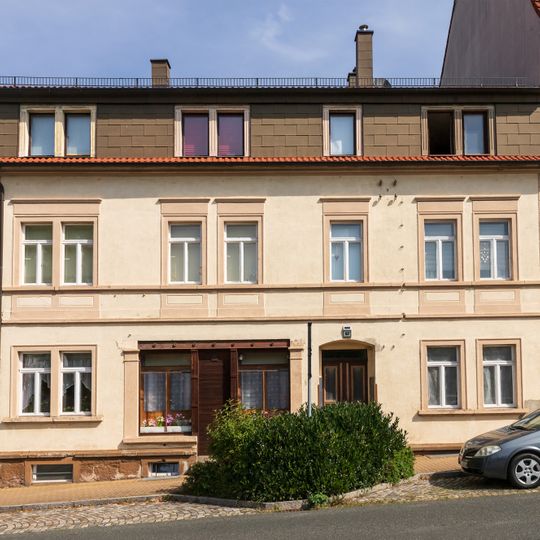 Wohnhaus in geschlossener Bebauung Waldheimer Straße 60