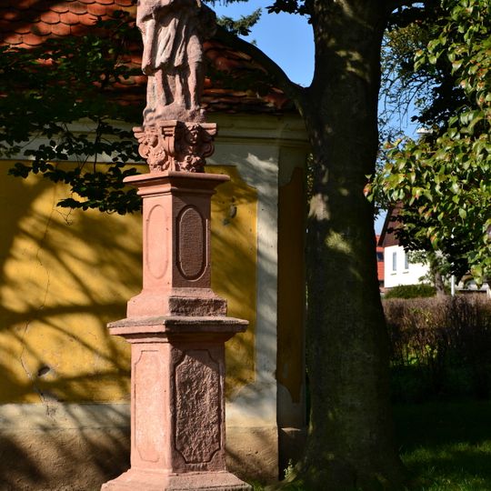 Sloup se sochou svatého Jana Nepomuckého