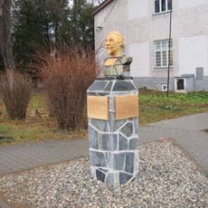 Památník Josefa Lowaga u infocentra v Jesenické ulici ve Vrbně pod Pradědem