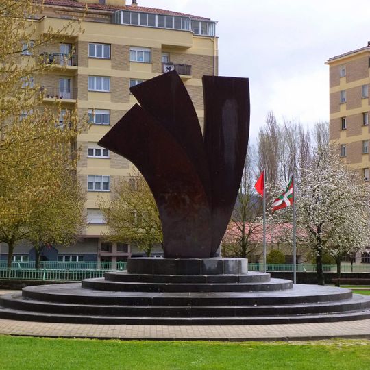 Escultura “Los tres caminos”