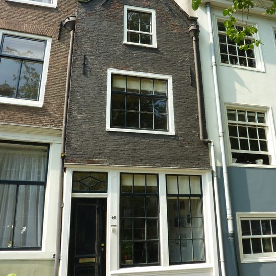 Huisje met gevel onder punttop