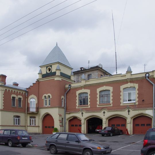 Maly Prospekt VO, 76 - Fire station