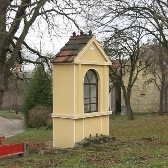Kaplička v ulici Dlážděná v Čečelicích