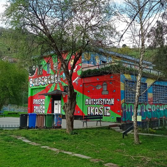 Bonberenea etxe okupatua