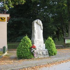 Pomník padlým v první světové válce na prostranství před obecním úřadem v Pohledu