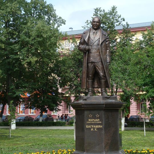 I. X. Bagramyan haykali Оryol