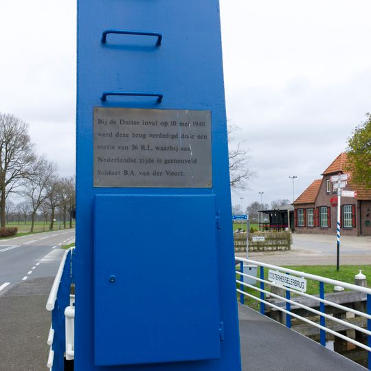 Monument bij de Oosterhesselerbrug