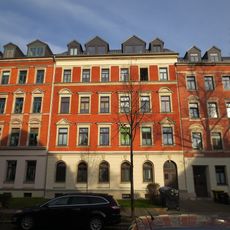 Mietshaus in geschlossener Bebauung Walter-Oertel-Straße 4