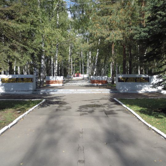 Воинское кладбище, на котором захоронено 502 советских война, умерших от ран в госпиталях в годы Великой Отечественной войны