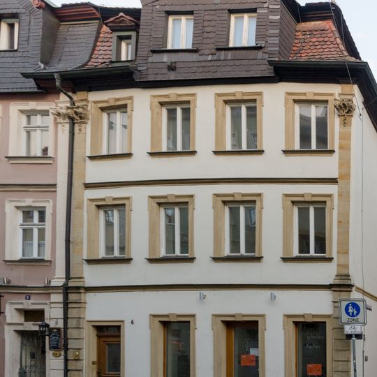 Wohn- und Geschäftshaus