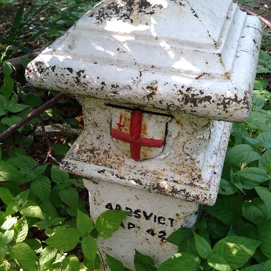 Post At Edge Of Littlebank Wood Ngr Tq 368450 595600