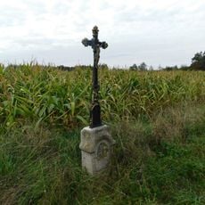 Kříž u silnice mezi Lhoticemi a Viticemi