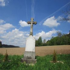 Kříž u polní cesty mezi Služátkami a Služáteckým Mlýnem
