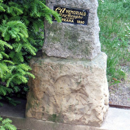 Pomník chodeckých závodů u hotelu Libuše v Poděbradech