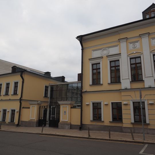 Флигель западный