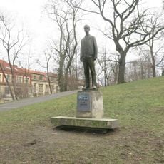 Pomník mladým bojovníkům za svobodu v sadech Na Skalce