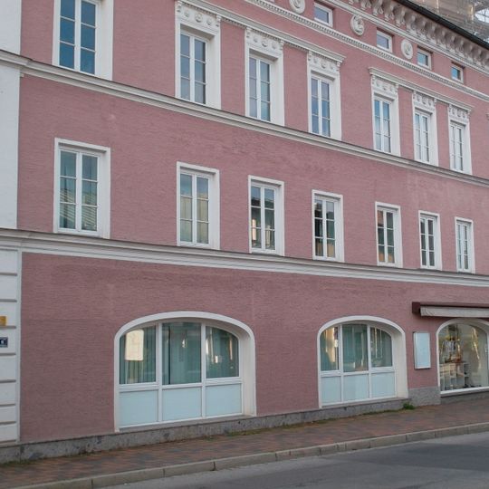 Wohn- und Geschäftshaus