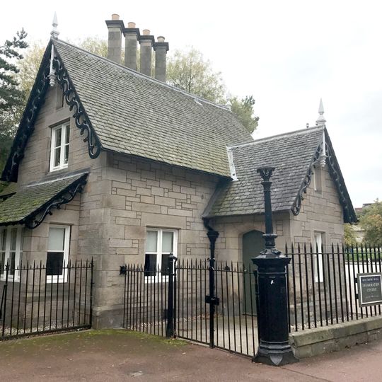 Edinburgh, Holyrood Palace, Queen's Drive, Holyrood Lodge