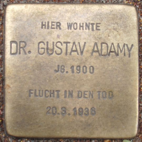 Stolperstein en memoria de Gustav Adamy