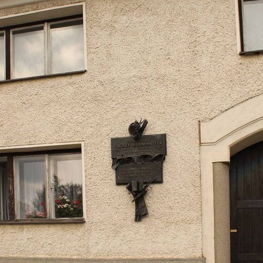 Pamětní deska J. H. Tyla v Cakově