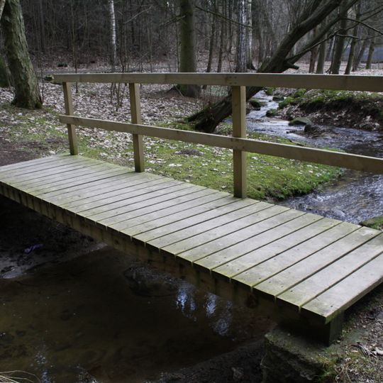 Most ulice Libušino údolí přes bezejmenný přítok Stařečského potoka poblíž Janova mlýna