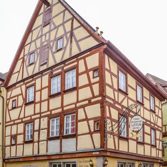 Eckele 2, Hauptgebäude