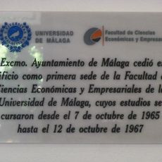 Placa a la Primera Sede de la Facultad de Ciencias Económicas y Empresariales
