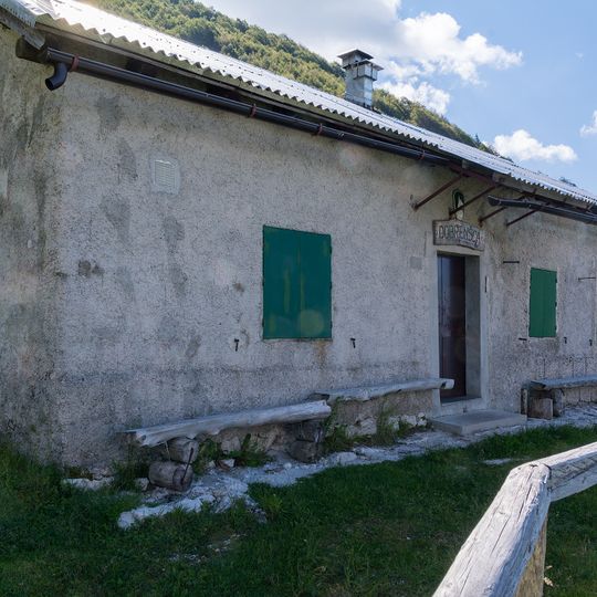 Lovska koča na Planini Dobrenšca