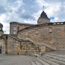 Tarasy widokowe z murami oporowymi
