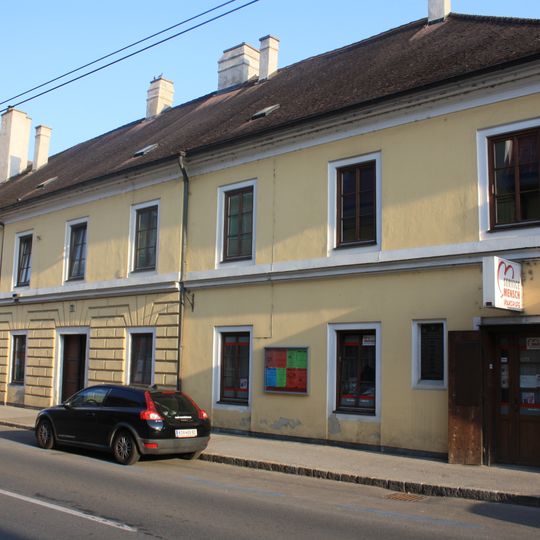 Wohnhaus, ehem. Bürgerspital, sog. Stöckelkaserne