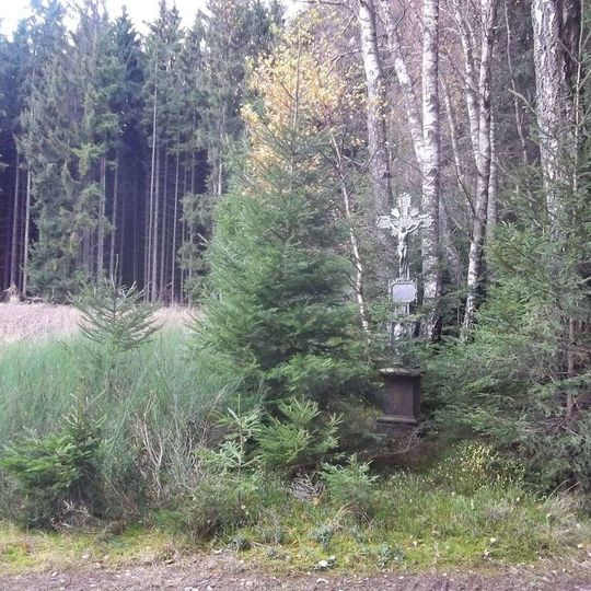 Kříž severně od Bořetína u lesa