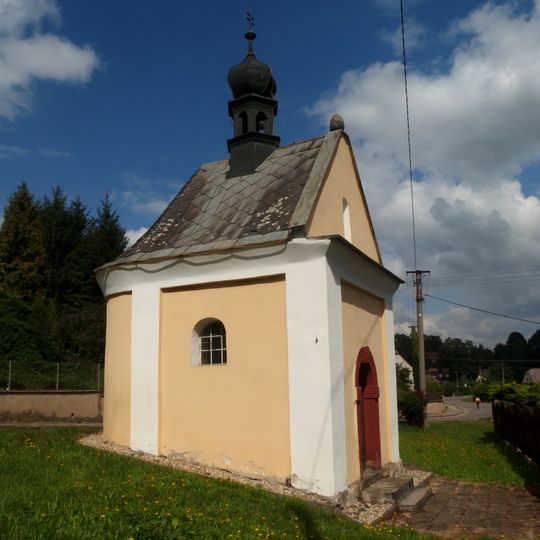 Kaple Andělů Strážných v Krasíkově ve středu obce
