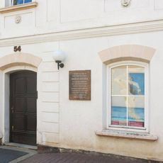 Pamětní deska Jaroslava Havlíčka na domě Dolení 54 v Jilemnici