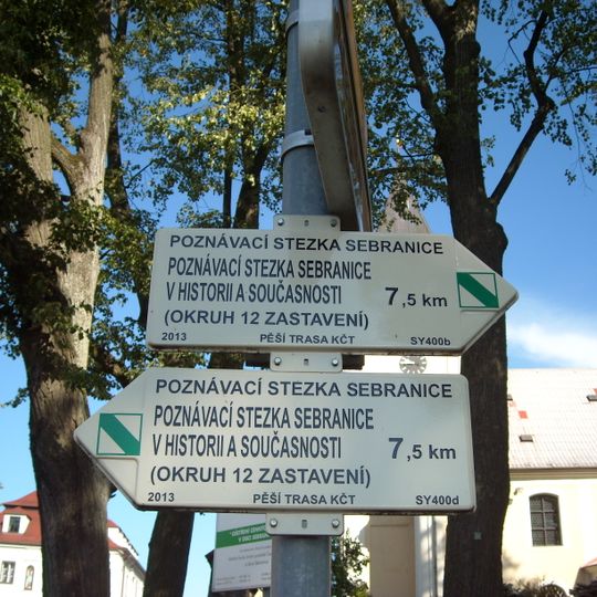 Rozcestník Sebranice - kostel