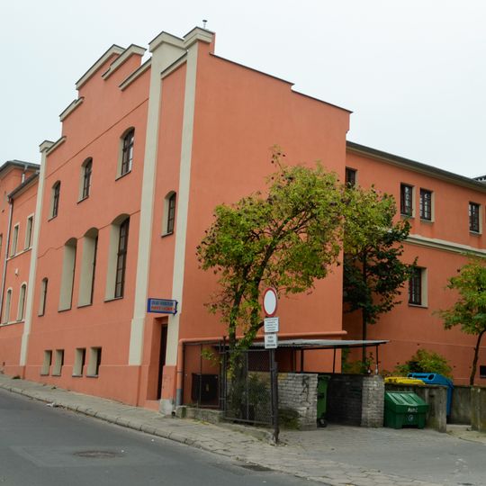 Budynek II, ob. częściowo mieszkalny