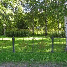 Памятный знак на месте дома, в котором родился и жил с 1900 по 1913 г. советский поэт А.А. Прокофьев (Кобона)