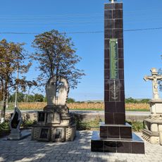 Monument la mormântul ostașului căzut în 1941 și în memoria consătenilor căzuți în 1941-1945