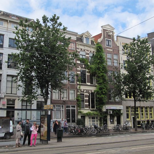 Pand met gevel onder rechte lijst