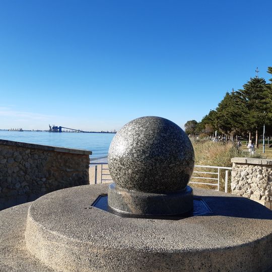 Floating Rock Sphere, Rockingham