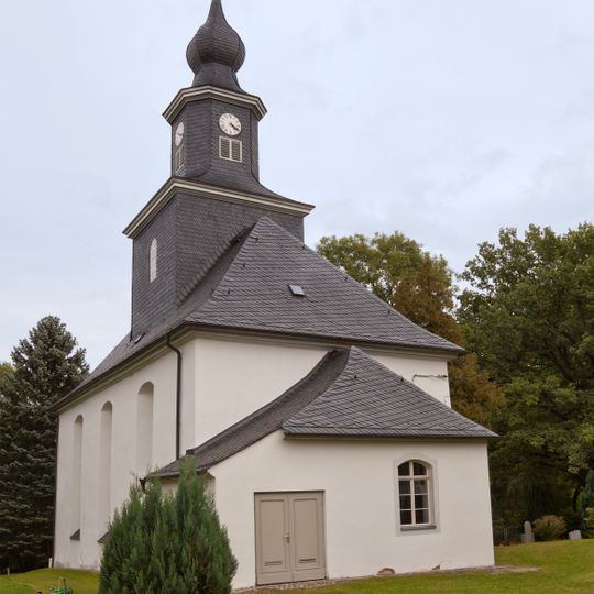 Kirche, Mauer des Kirchhofs, ehemalige Leichenhalle sowie Kirchhof Dorfstraße -