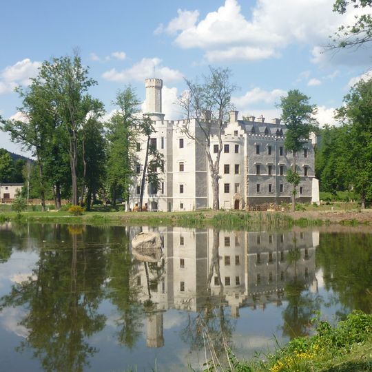 Former Karpniki Castle estate