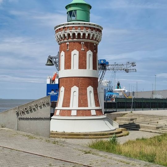 Kaiserschleuse lighthouse