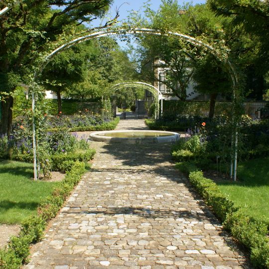 Zierbrunnen Schloss Bümpliz Rosengarten