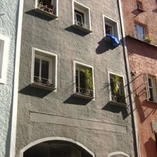 Wohn- und Geschäftshaus