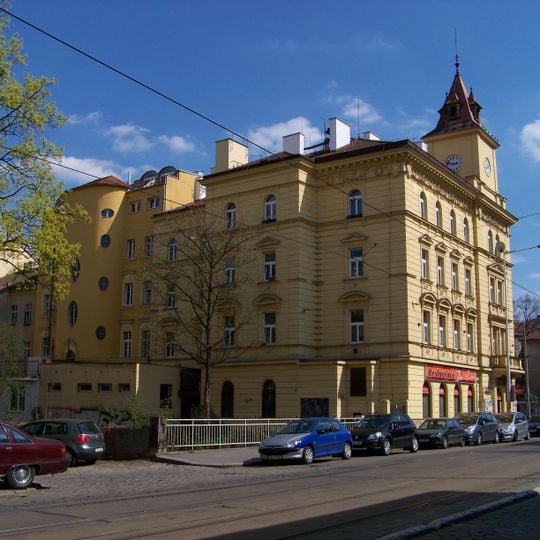 Most Bělehradské ulice přes Botič