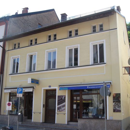 Wohn- und Geschäftshaus