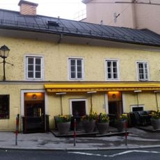 Wohn- und Geschäftshaus