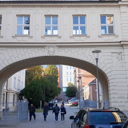 Lávka do budovy B v areálu Fakulty stavební VUT v Brně