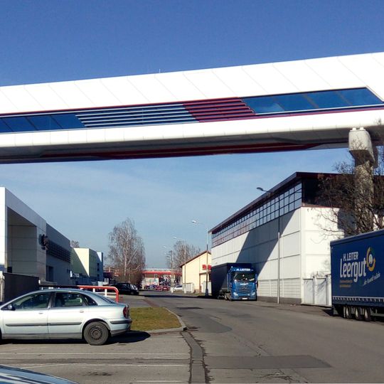 Krytý most přes Kněžskodvorskou ulic v areálu Budějovického Budvaru