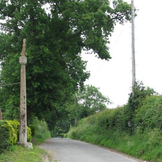Cross 120m south west of Tollgate Farm